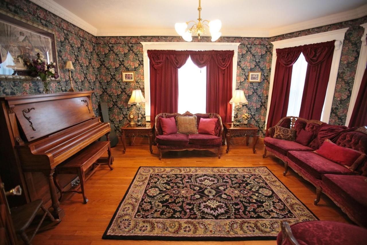 Twin Peaks B&B Mindemoya Экстерьер фото